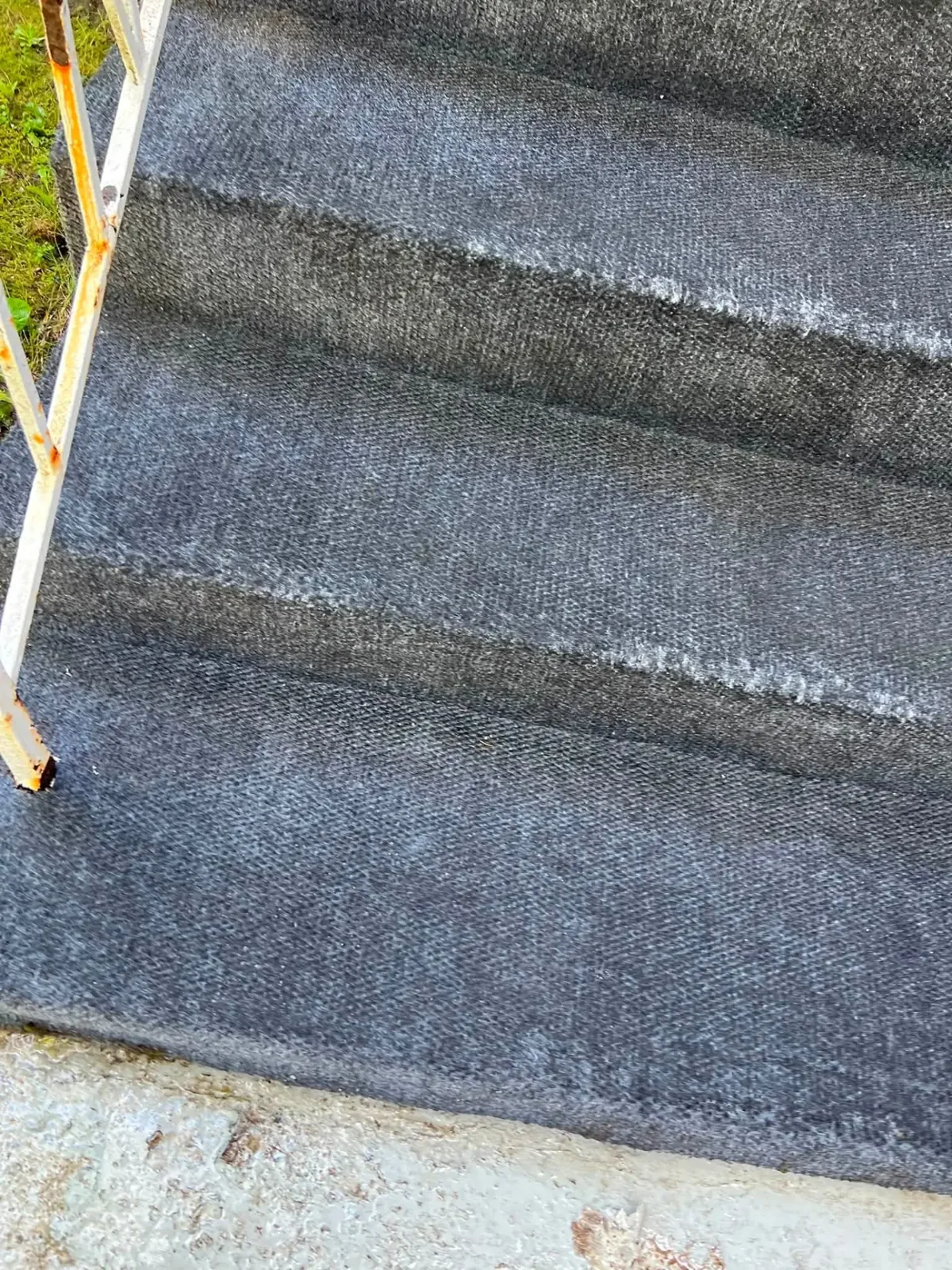 Close-up of carpet freshly cleaned by NL Dustbusters